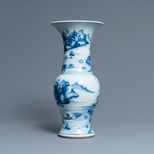 Een Chinese blauw-witte 'yenyen' vaas met vissers in een bergachtig landschap, Kangxi — foto 3