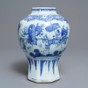 Een Chinese blauwwitte balustervaas met figuratief decor, Transitie periode — foto 1