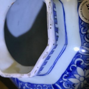 Een Chinese blauwwitte balustervaas met figuratief decor, Transitie periode — foto 12