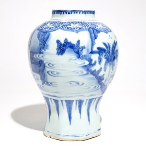 Een Chinese blauwwitte balustervaas met figuratief decor, Transitie periode — foto 3