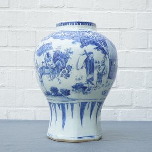 Een Chinese blauwwitte balustervaas met figuratief decor, Transitie periode — foto 10