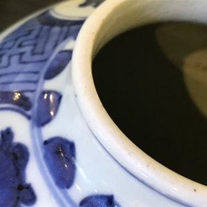 Een Chinese blauwwitte balustervaas met figuratief decor, Wanli/Tianqi — foto 13