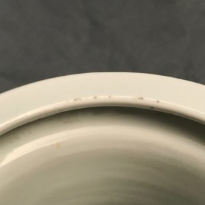 Een Chinese blauwwitte balustervaas met rivierlandschap met overglazuur accenten, Kangxi — foto 8