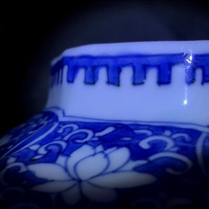 Een Chinese blauwwitte balustervaas, Transitie periode — foto 13