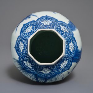 Een Chinese blauwwitte balustervaas, Transitie periode — foto 5