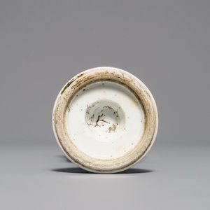 Een Chinese blauwwitte beker op voet, Kangxi — foto 5