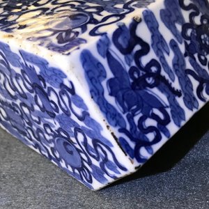 Een Chinese blauwwitte 'Bleu de Hue' altaarstand voor de Vietnamese markt, 19e eeuw — foto 12