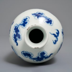 Een Chinese blauwwitte 'Bleu de Hue' meiping vaas voor de Vietnamese markt, 19e eeuw — foto 5