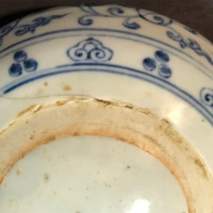 Een Chinese blauwwitte boeddhistische offerandekom, Xuande inscriptie, 19/20e eeuw — foto 16