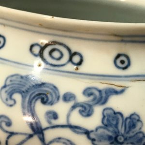 Een Chinese blauwwitte boeddhistische offerandekom, Xuande inscriptie, 19/20e eeuw — foto 20