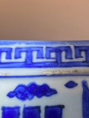 Een Chinese blauwwitte 'cong' vaas met kraanvogels en trigrammen, Jiajing/Wanli — foto 21