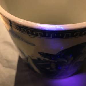 Een Chinese blauwwitte cylindrische penselenbeker met fabeldieren, Kangxi — foto 16