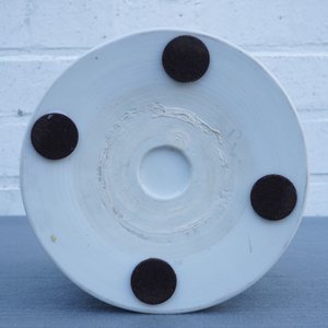 Een Chinese blauwwitte cylindrische penselenbeker met fabeldieren, Kangxi — foto 10