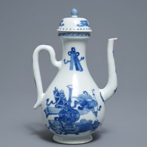 Een Chinese blauwwitte dekselkan met decor van antiquiteiten, Kangxi — foto 3