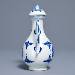 Een Chinese blauwwitte dekselkan met feniksen en Shou-karakters, Kangxi — foto 4