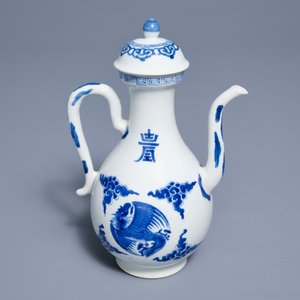 Een Chinese blauwwitte dekselkan met feniksen en Shou-karakters, Kangxi — foto 7