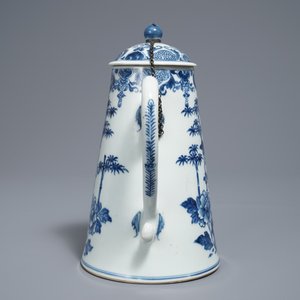 Een Chinese blauwwitte dekselkan met zilveren montuur, Qianlong — foto 4