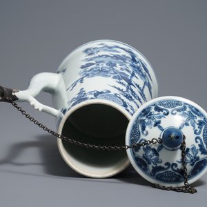 Een Chinese blauwwitte dekselkan met zilveren montuur, Qianlong — foto 6