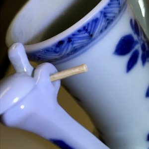 Een Chinese blauwwitte dekselkan naar tinnen voorbeeld, Kangxi — foto 11