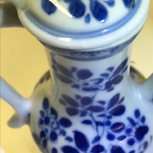 Een Chinese blauwwitte dekselkan naar tinnen voorbeeld, Kangxi — foto 12