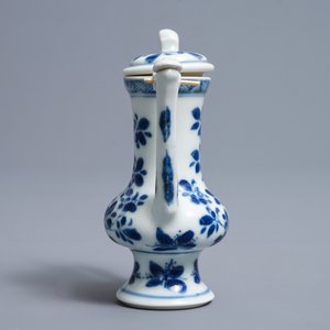 Een Chinese blauwwitte dekselkan naar tinnen voorbeeld, Kangxi — foto 2