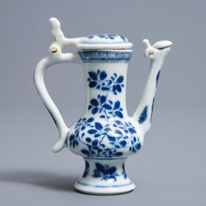 Een Chinese blauwwitte dekselkan naar tinnen voorbeeld, Kangxi — foto 3