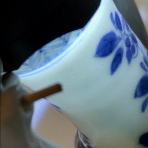 Een Chinese blauwwitte dekselkan naar tinnen voorbeeld, Kangxi — foto 10