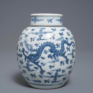 Een Chinese blauwwitte dekselpot met een draak en feniks, Kangxi/Yongzheng — foto 3