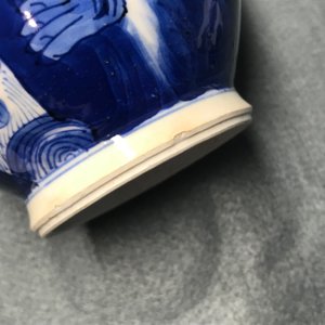 Een Chinese blauwwitte dekselvaas met mythologische dieren, Kangxi — foto 8