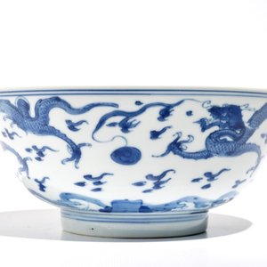 Een Chinese blauwwitte drakenkom, Kangxi — foto 3