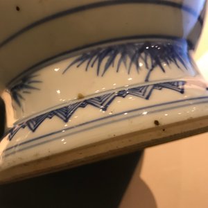 Een Chinese blauwwitte en ijzerrode vaas met herten, 19/20e eeuw — foto 14
