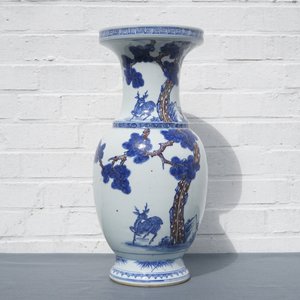 Een Chinese blauwwitte en ijzerrode vaas met herten, 19/20e eeuw — foto 7
