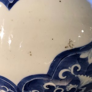Een Chinese blauwwitte flesvormige vaas, Kangxi merk en periode — foto 13