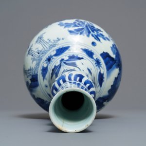 Een Chinese blauwwitte flesvormige vaas met figuratief decor rondom, Transitie periode — foto 6