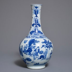 Een Chinese blauwwitte flesvormige vaas met figuratief decor rondom, Transitie periode — foto 1