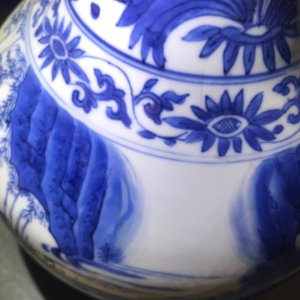 Een Chinese blauwwitte flesvormige vaas met figuratief decor rondom, Transitie periode — foto 18