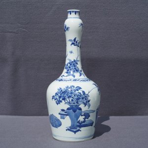 Een Chinese blauwwitte flesvormige vaas met inscriptie, Transitie periode — foto 10