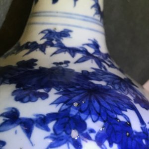 Een Chinese blauwwitte flesvormige vaas met vogels in een landschap, Wanli — foto 9
