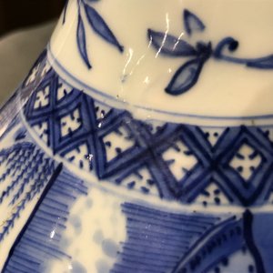 Een Chinese blauwwitte flesvormige vaas, Transitie periode — foto 8