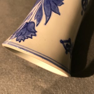 Een Chinese blauwwitte flesvormige vaas, Transitie periode — foto 10