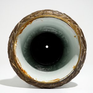 Een Chinese blauwwitte gu vaas met bronsmontuur, Kangxi — foto 6