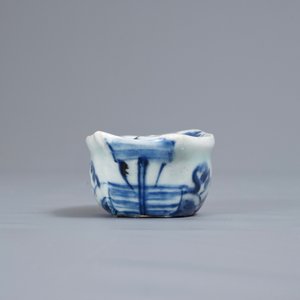 Een Chinese blauwwitte ‘Hansje in de kelder’ kop, Transitie periode — foto 6