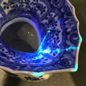 Een Chinese blauwwitte hartvormige kwispedoor, Kangxi — foto 9