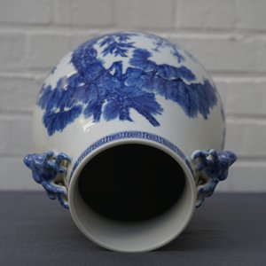 Een Chinese blauwwitte hu vaas met 'Drie Vrienden van de Winter' decor, Qianlong merk, 19/20e eeuw — foto 11