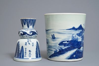 Een Chinese blauwwitte jardinière en een kandelaar met inscriptie, 18/19e eeuw