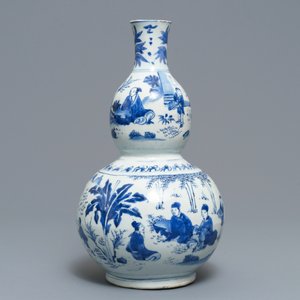 Een Chinese blauwwitte kalebasvaas met figuratief decor rondom, Transitie periode — foto 4