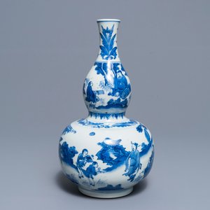 Een Chinese blauwwitte kalebasvaas met figuratief decor rondom, Transitie periode — foto 1