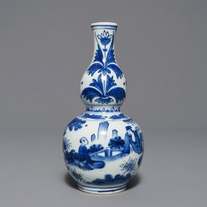 Een Chinese blauwwitte kalebasvaas met figuren in een landschap, Transitie periode — foto 1