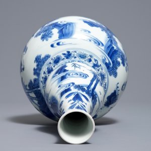 Een Chinese blauwwitte kalebasvaas met fijn figuratief decor rondom, Transitie periode — foto 6