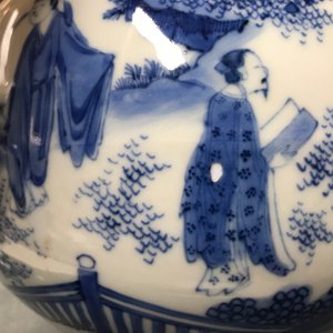 Een Chinese blauwwitte kalebasvaas met fijn figuratief decor rondom, Transitie periode — foto 7